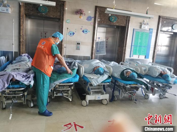 内蒙古青年医疗志愿者:让青春闪着光