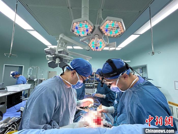 云南医生启用黑科技 为瓷化血管冠心病患者重建生命通道